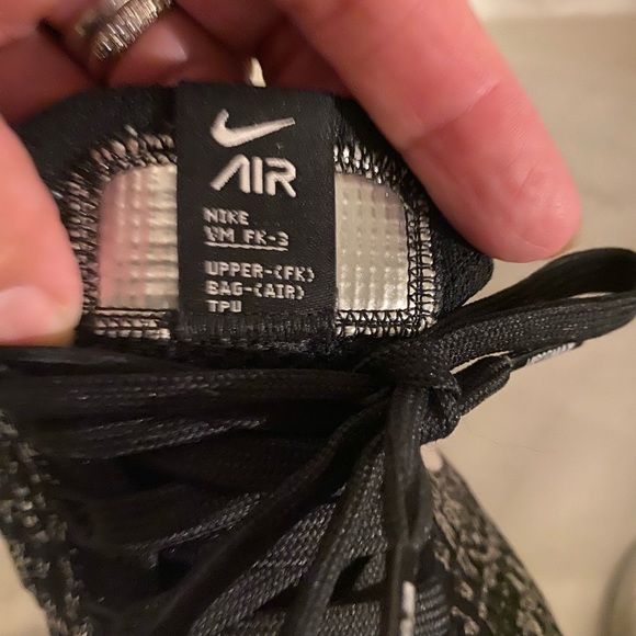 Size 8.5 - Nike Air VaporMax Flyknit 3 Oreo - Picture 6 of 7